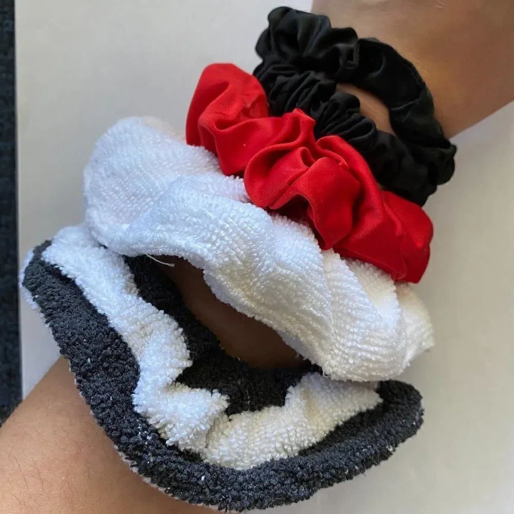 𝅺Set of 5 Scrunchies - Black White Microfiber Red